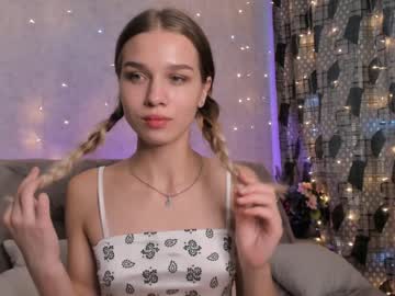 girl
        sharonmorgans cam image #533138