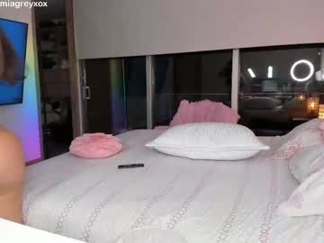 girl Nude Cam Girls Playing Games with mia_greyy