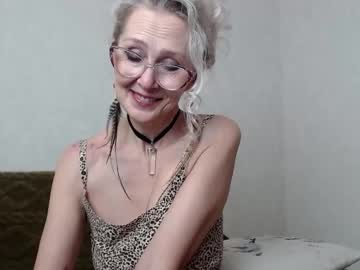 girl
        agatha_moore_ cam image #5900455
