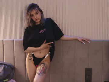 girl
        angella_kleee cam image #1945703