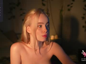girl
        mother__of__dragons cam image #2740214