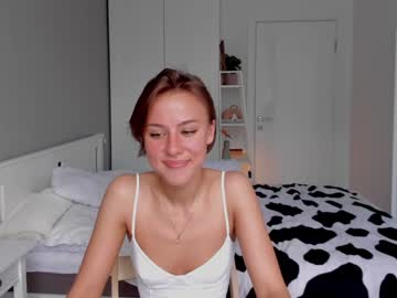 girl
        elannand cam image #4655974