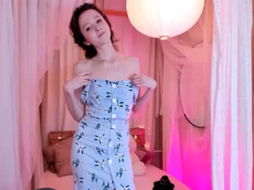 girl
        hailiemills cam image #184249
