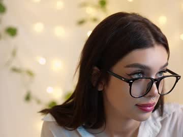 girl
        karina_amiri cam image #4814469