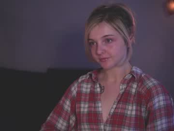 girl
        lucydelovely cam image #2729813