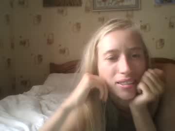 girl
        northfey cam image #2443595