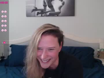 girl
        bluexstacey cam image #1861207