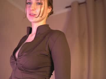 girl
        miasbakkery_ cam image #5401337