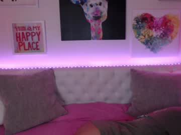 girl
        holihurricane cam image #6824666