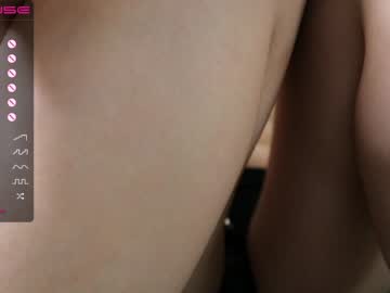 girl
        refined_style cam image #2175324