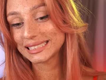girl
        artease cam image #6797527