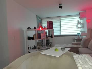 girl
        lonelly_lolly98 cam image #5909366