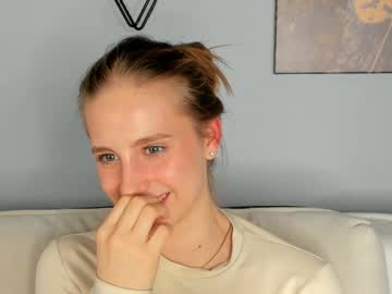 girl
        shewell cam image #6408434
