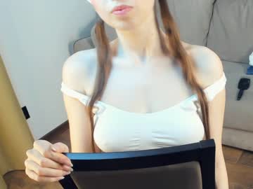 girl
        esmadwight cam image #3857950