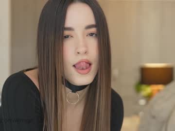 girl
        emyii cam image #4643880