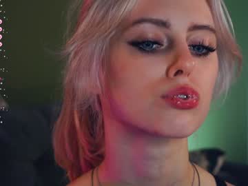girl
        audreycarvin cam image #4903309