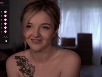 girl
        lucydelovely cam image #2565614