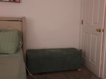 couple
        ari_lovexo cam image #6304875