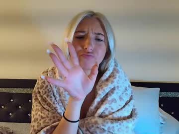 girl
        lovelilaxox cam image #5696008