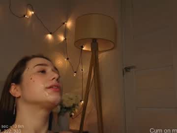 girl
        heylixie_ cam image #6903621