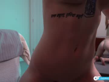 girl
        chloewildd cam image #2388581