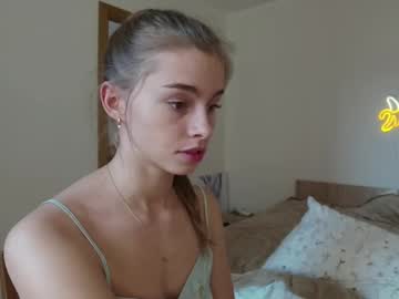 girl
        roxxxie_reid cam image #6300701
