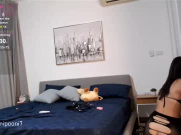 girl
        yoonipooni cam image #6208761