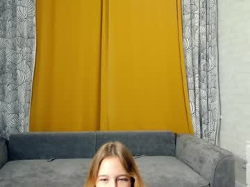 girl
        bethdawis cam image #2675903