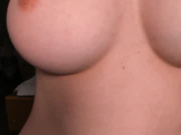 girl
        lauratanguy cam image #4874692