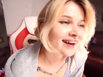 girl
        awondrr cam image #5325614