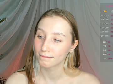 girl
        brittgoodie cam image #3242951