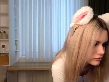 girl
        catecrago cam image #6034218