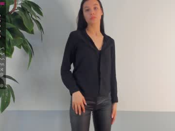 girl
        sixkiks cam image #1214153