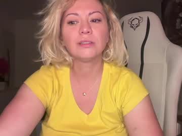 girl
        kiradivine cam image #5340040