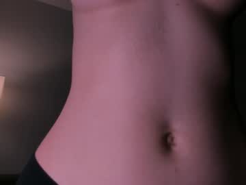 girl
        lauratanguy cam image #5138385