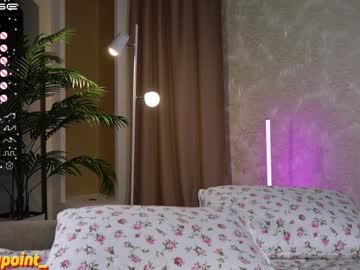 girl
        tastypoint cam image #4334584