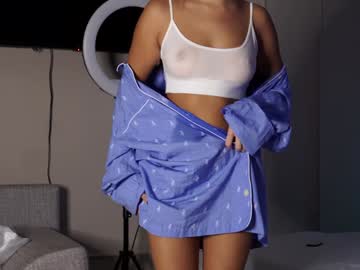 girl
        emilybatee cam image #5067627