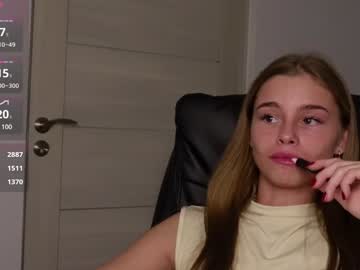 girl
        abby_laker cam image #5694958