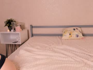 girl
        meow_meow_mia cam image #6084327