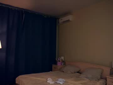 couple Nude Cam Girls Playing Games with lynnadarby
