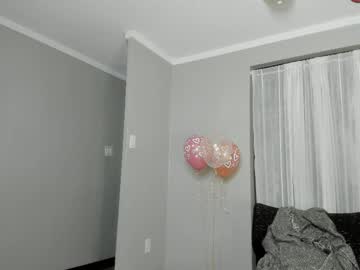 girl
        victoria_irl cam image #6434784