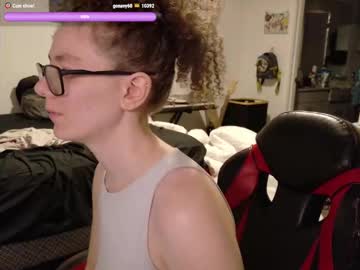 girl
        gomoreup cam image #6256665