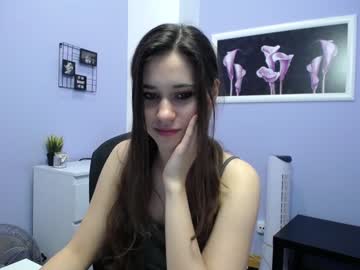 girl
        camille_iam cam image #619417