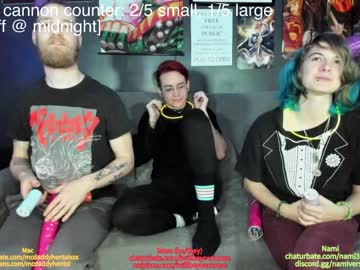 couple
        thecouchcast cam image #567280