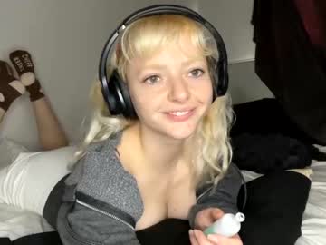 girl
        chrrybte cam image #1175181