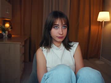 girl
        dieraalkins cam image #4904611