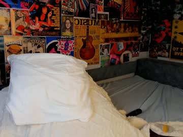 girl
        flirtykitty_ cam image #6269395