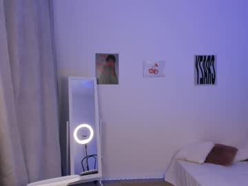 girl
        miavixxenn cam image #6098352
