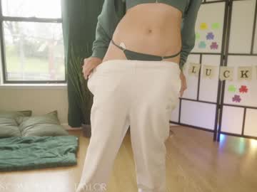 girl
        phoenix_taylor cam image #6355207