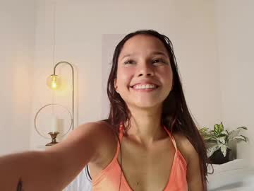 girl
        marce_algara cam image #5518462